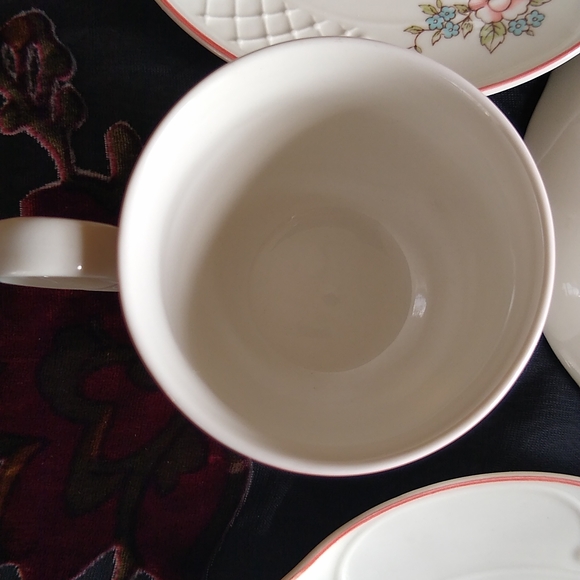 5 Pair Villeroy and Boch Demitasse Cups and Saucers - Picture 8 of 9